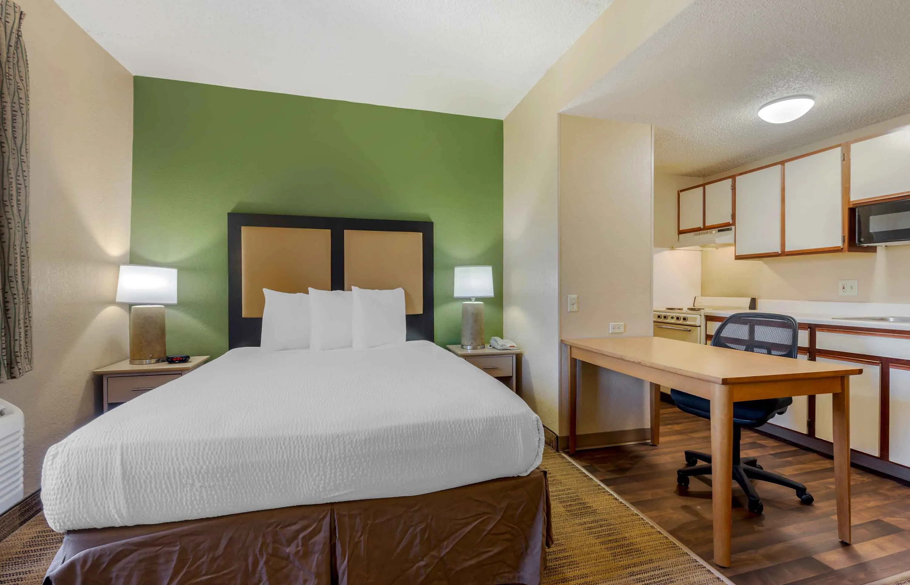 Studio Suite - 1 Queen Bed