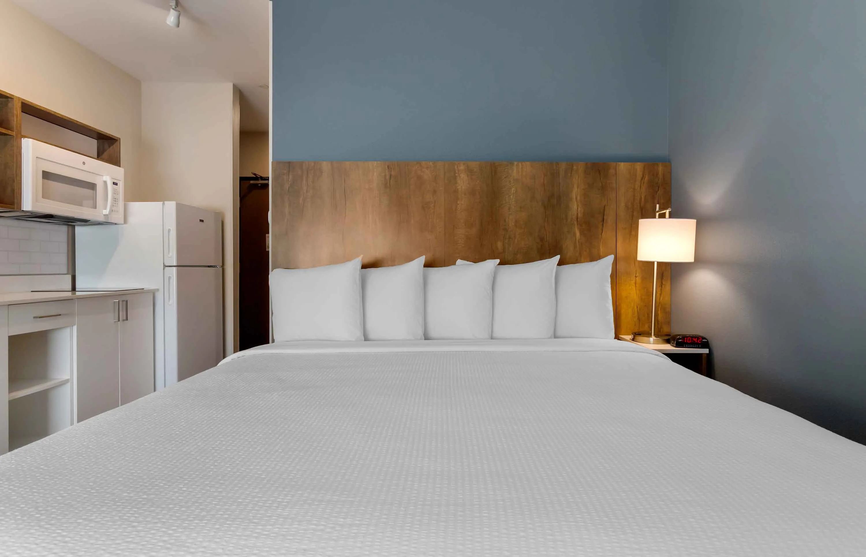 Deluxe Studio - 1 King Bed