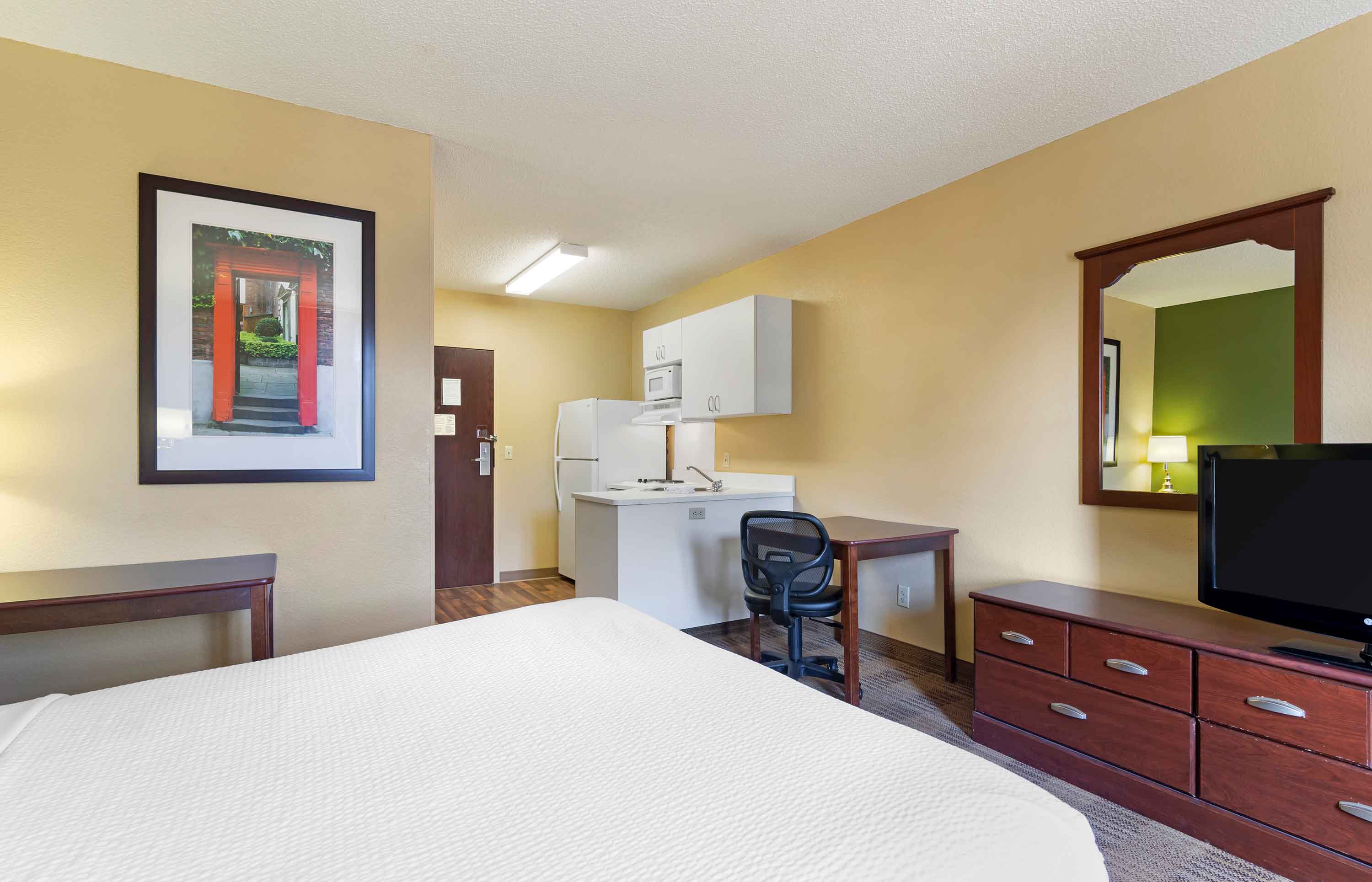 Studio Suite - 1 Queen Bed