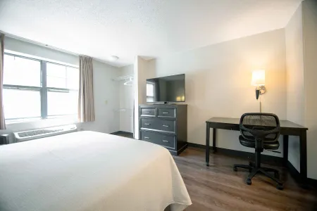 Deluxe Studio - 1 King Bed