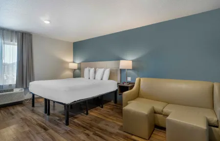 Deluxe Studio - 1 King Bed