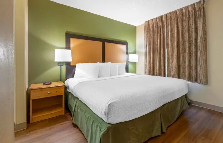 1 Bedroom Suite - 1 King Bed