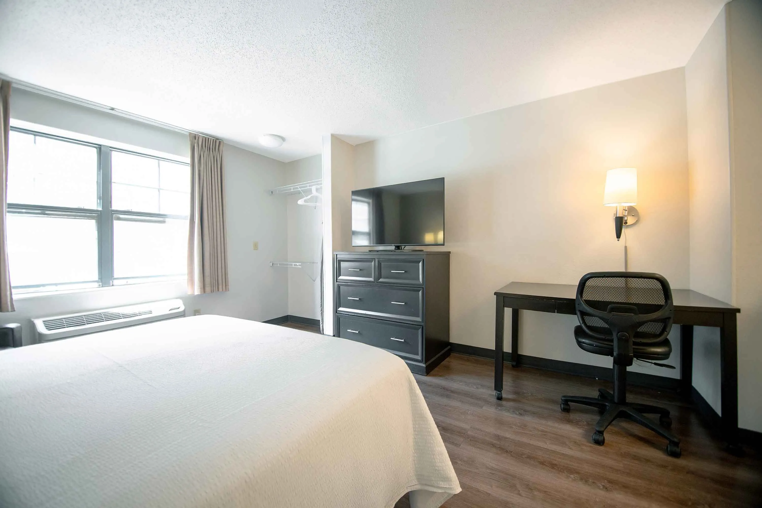 Deluxe Studio - 1 King Bed
