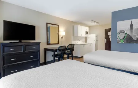 1 Bedroom Suite - 2 Full Beds