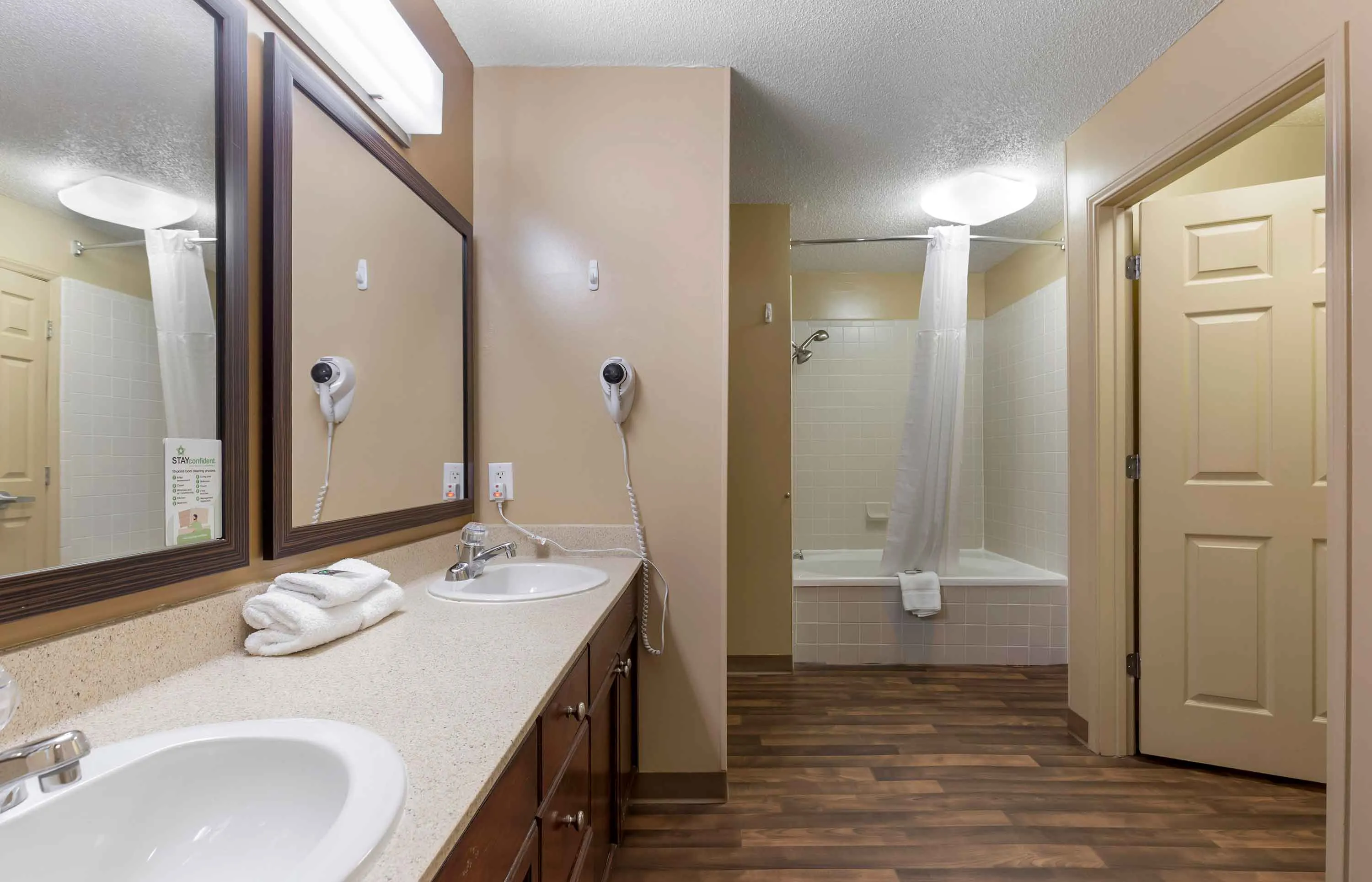 1 Bedroom Suite - 1 King Bed