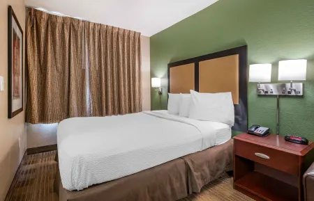 Deluxe Studio - 1 Full Bed