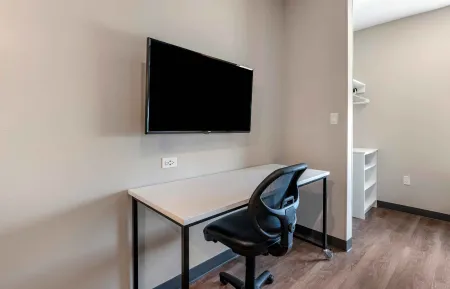 Studio Suite - 1 Queen Bed