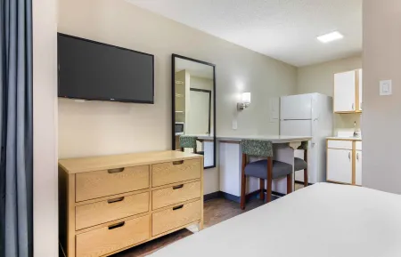 Studio Suite - 1 Queen Bed