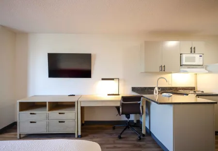 Studio Suite - 1 Queen Bed