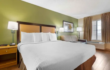 Deluxe Studio - 1 King Bed