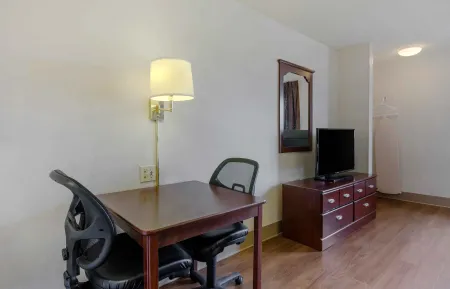Studio Suite - 2 Full Beds