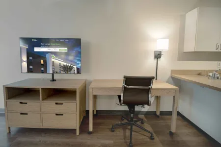 Deluxe Studio - 1 King Bed
