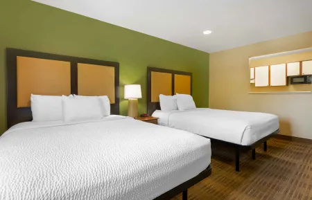 Deluxe Studio - 2 Queen Beds