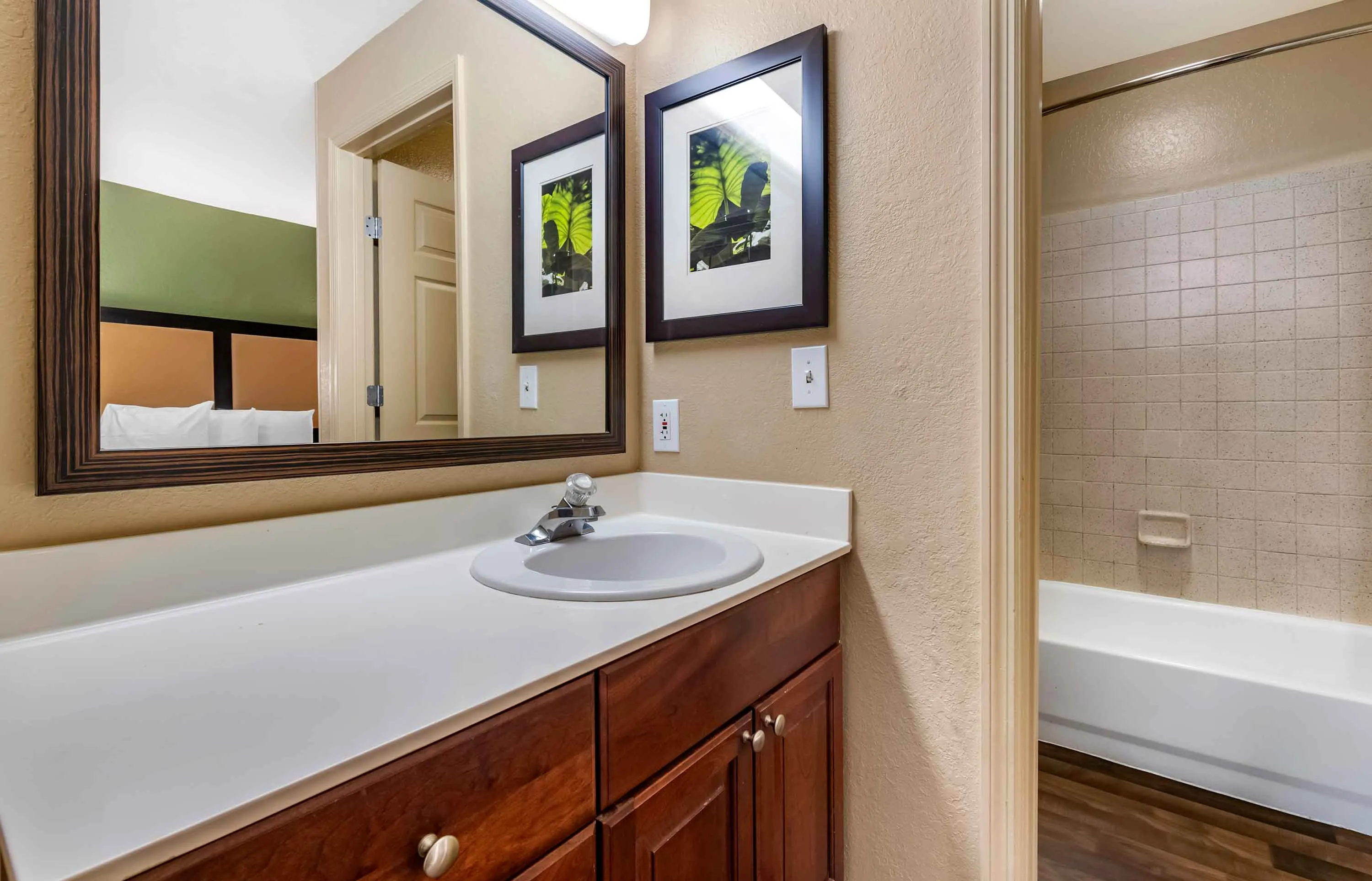 1 Bedroom Suite - 2 Full Beds